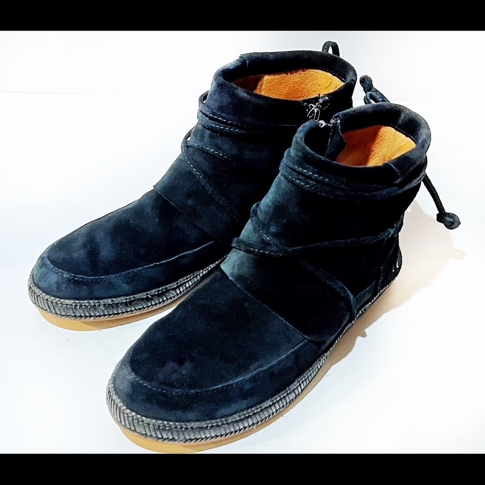 UGG Black Suede Ankle boots Size 8 Side Zip & Back Ties
